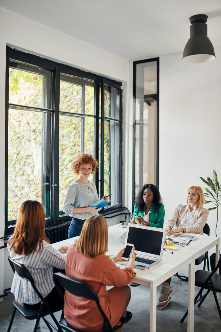 businesswomen-having-a-meeting-in-office